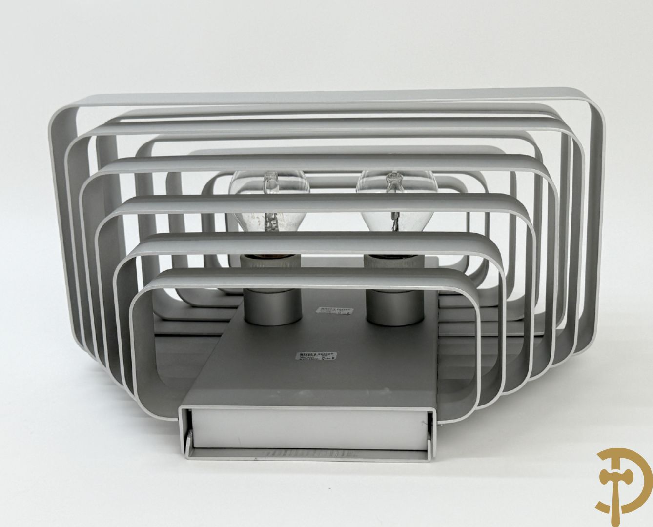 Paar verzilverde wandlampen naar model van Jules Wabbes, uitgegeven door Wever & Ducré