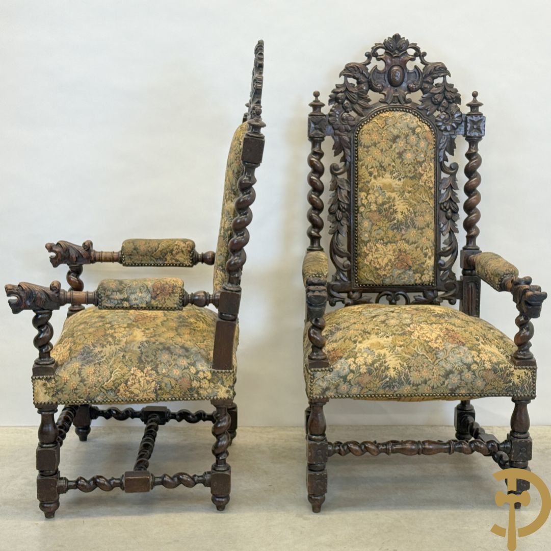 Paar massief eiken jacht armzetels met sculptuur van bladranken en vogelmotieven