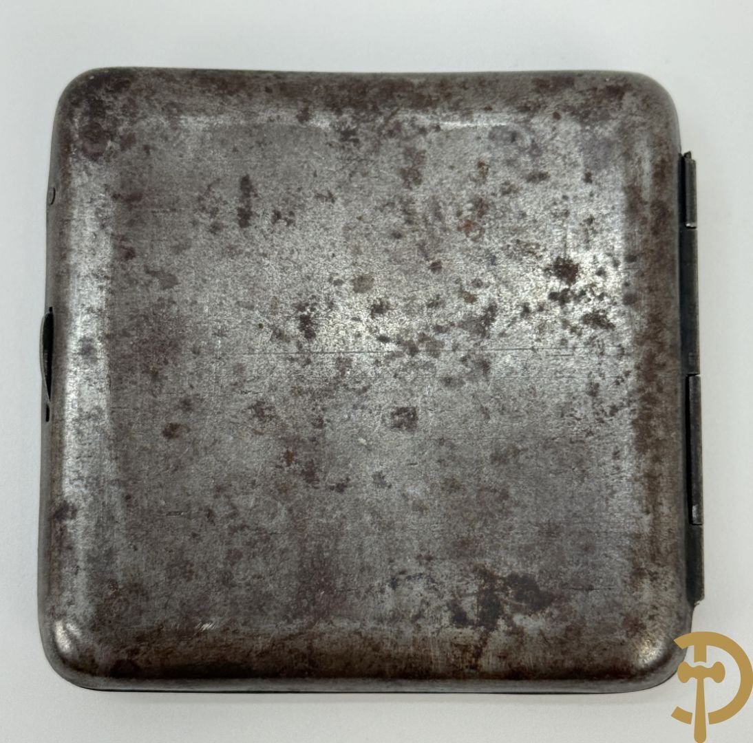 Vier verzilverde sigarettenetui