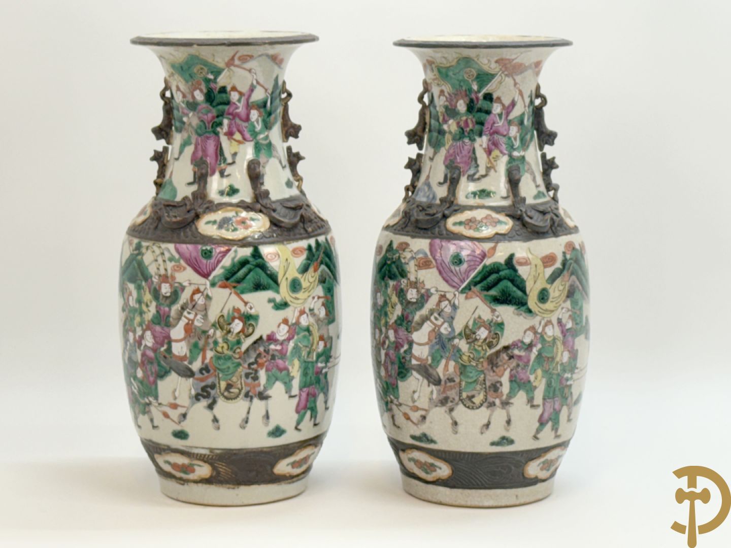 Twee Nankinvazen met geanimeerd krijgerdecor