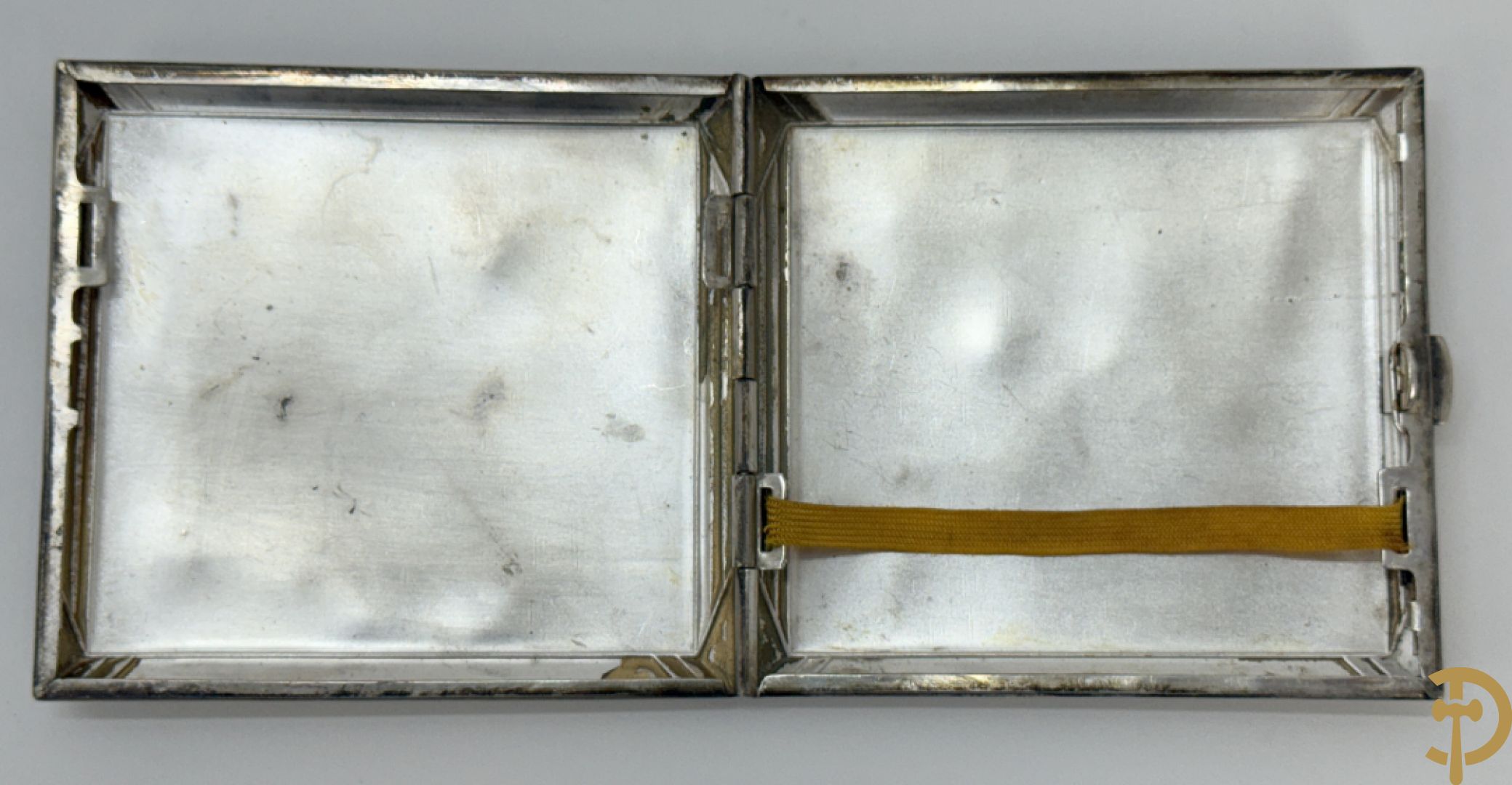 Vier verzilverde sigarettenetui