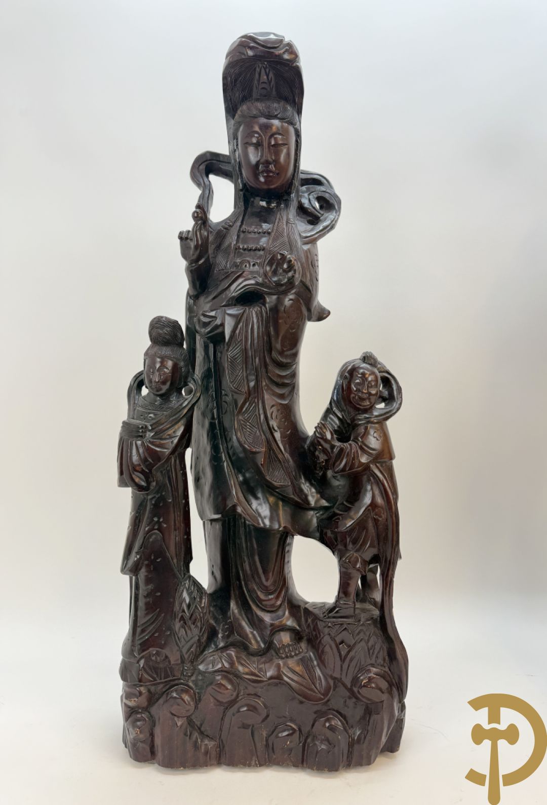 Aziatische houtsculptuur Guanying met 2 oosterse figuren + Oosterse man met baard