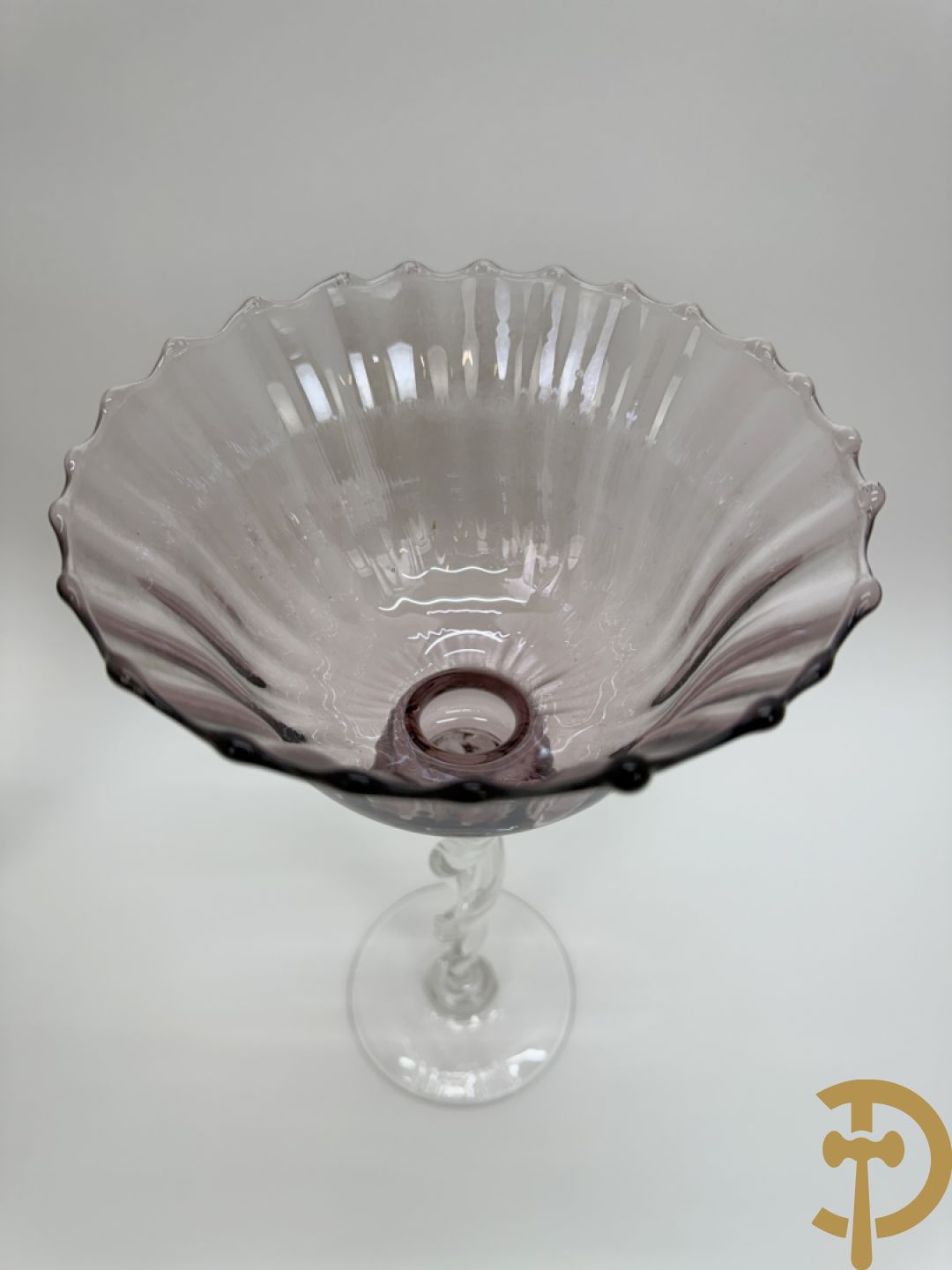 Roze mondgeblazen fluitvormige vaas + 2 Italiaanse getorste vazen