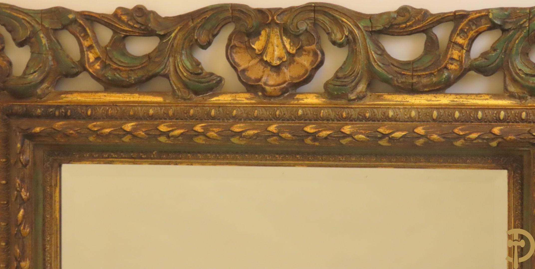 Vergulde spiegel met rocailles