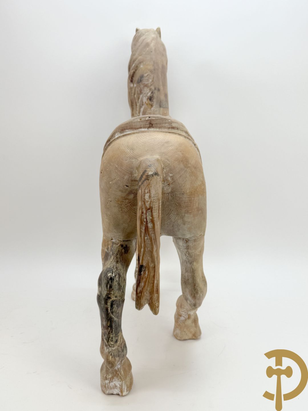 Houtgesculpteerd kinderpaard