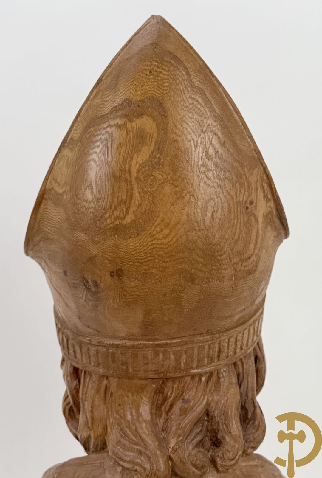 Houtgesculpteerde buste van Sint Elooi