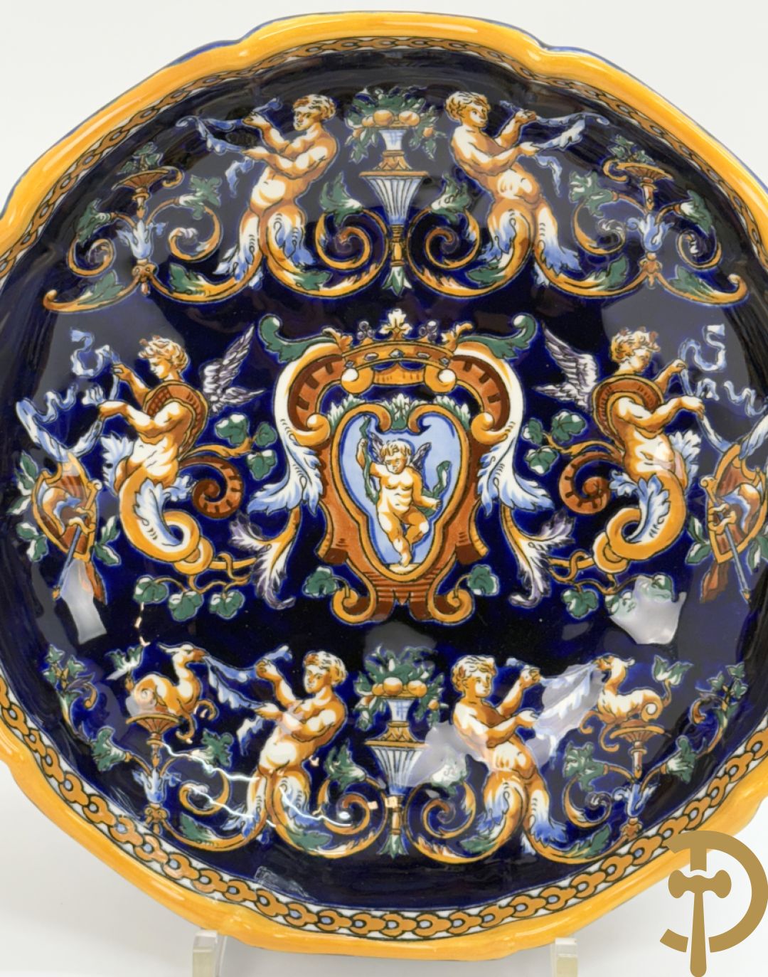 Gien schaal, 2 borden, coupe en 2 vazen met cupidodecor, decor 54