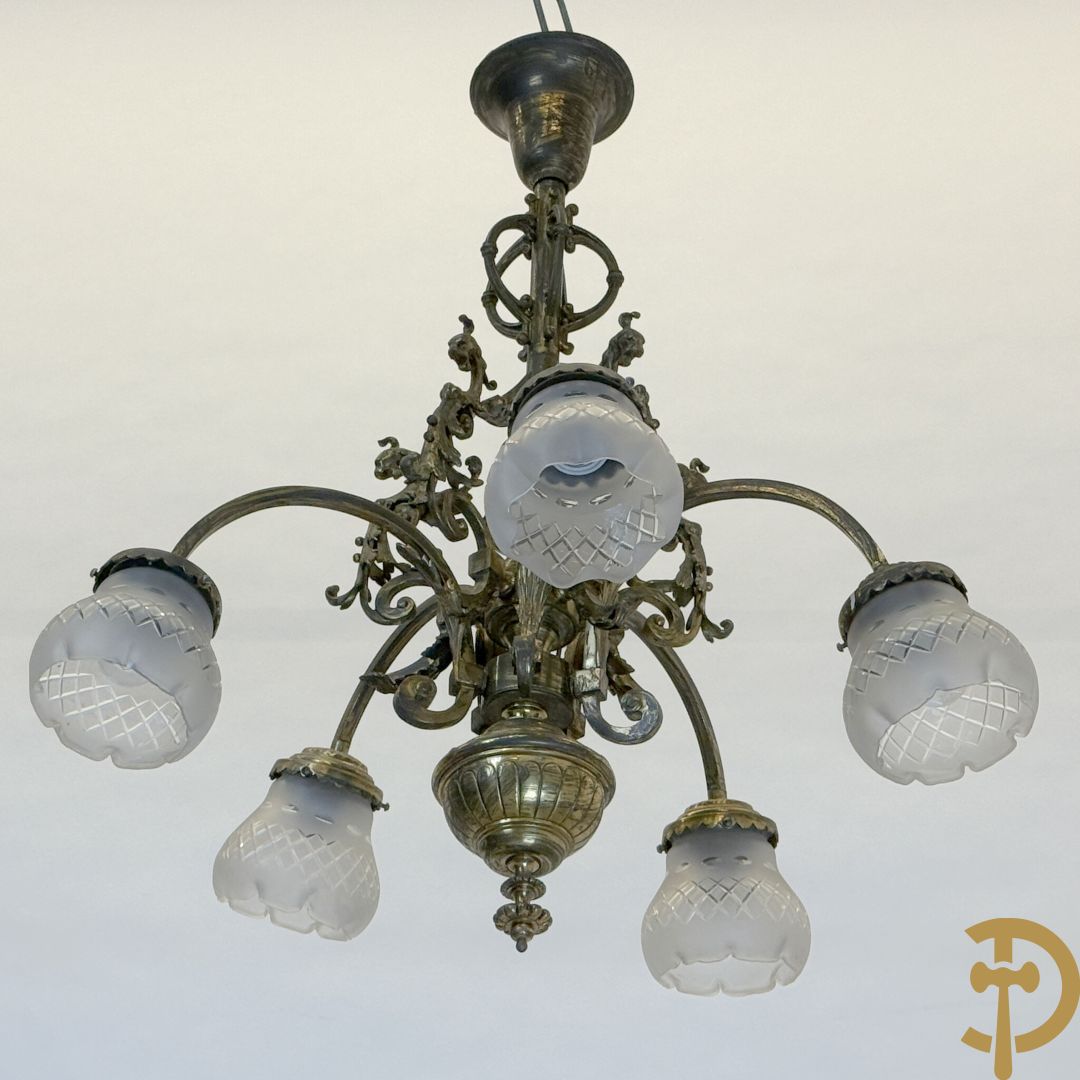 Bronzen vijfarmige luchter met griffioenen