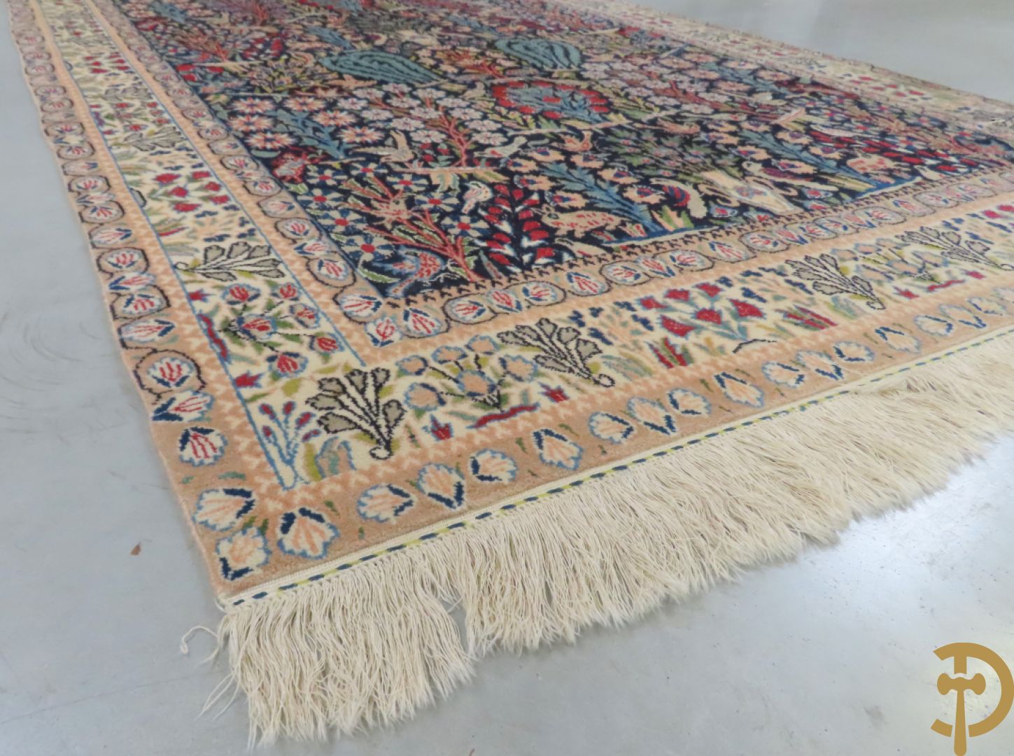 Oosters handgeknoopt tapijt Heriké met decor van amforen , bloemen en vogels