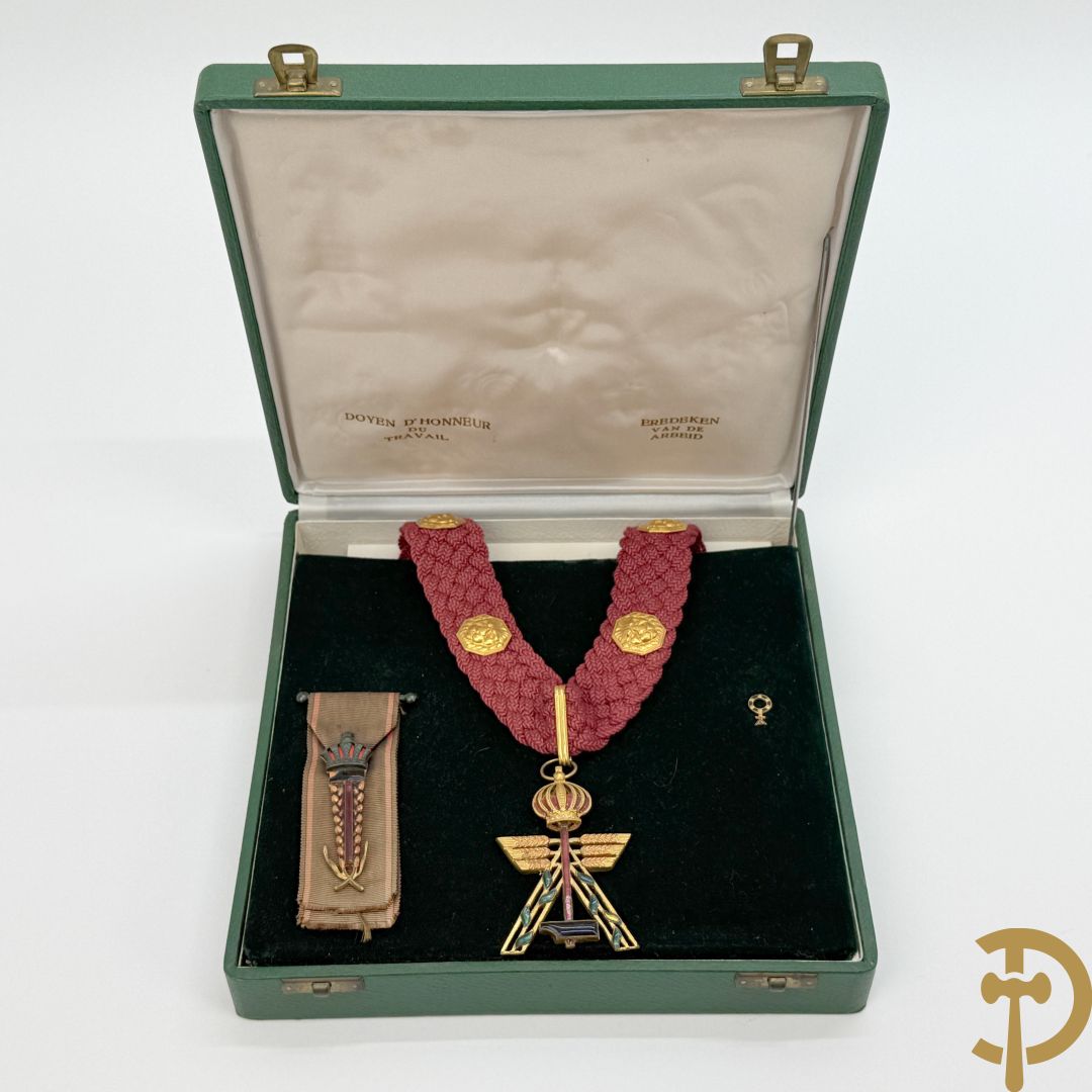 Belgisch ereteken van de arbeid in schrijn