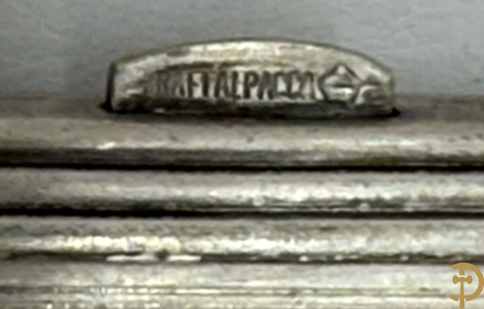 Vier verzilverde sigarettenetui