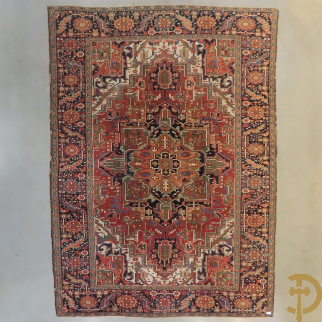 Antiek oosters handgeknoopt tapijt heriz