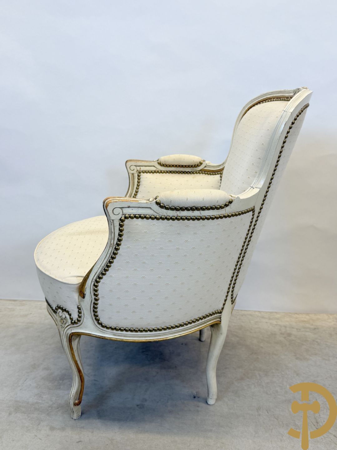 Paar wit gemonochromeerde Louis XV bergères