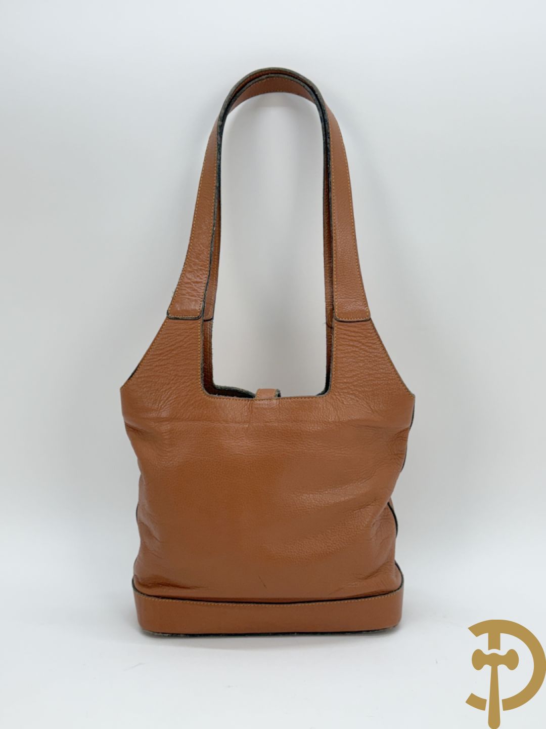 Schoudertas Delvaux met koperen boekel, model Trotteur