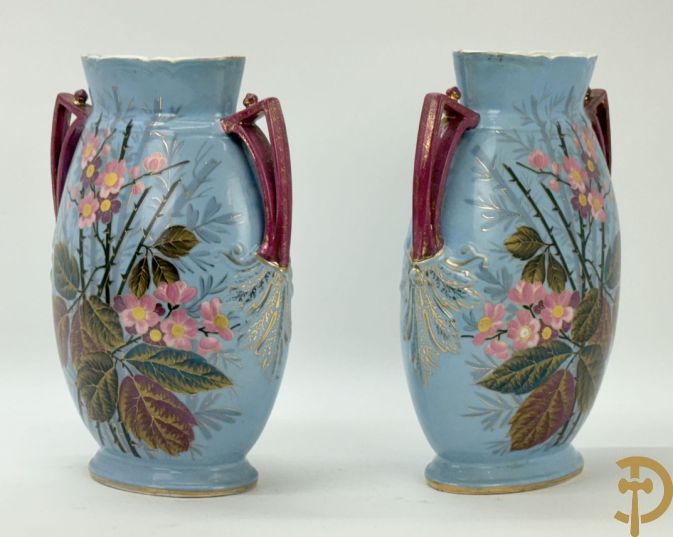 Paar porseleinen vazen met bloemendecor