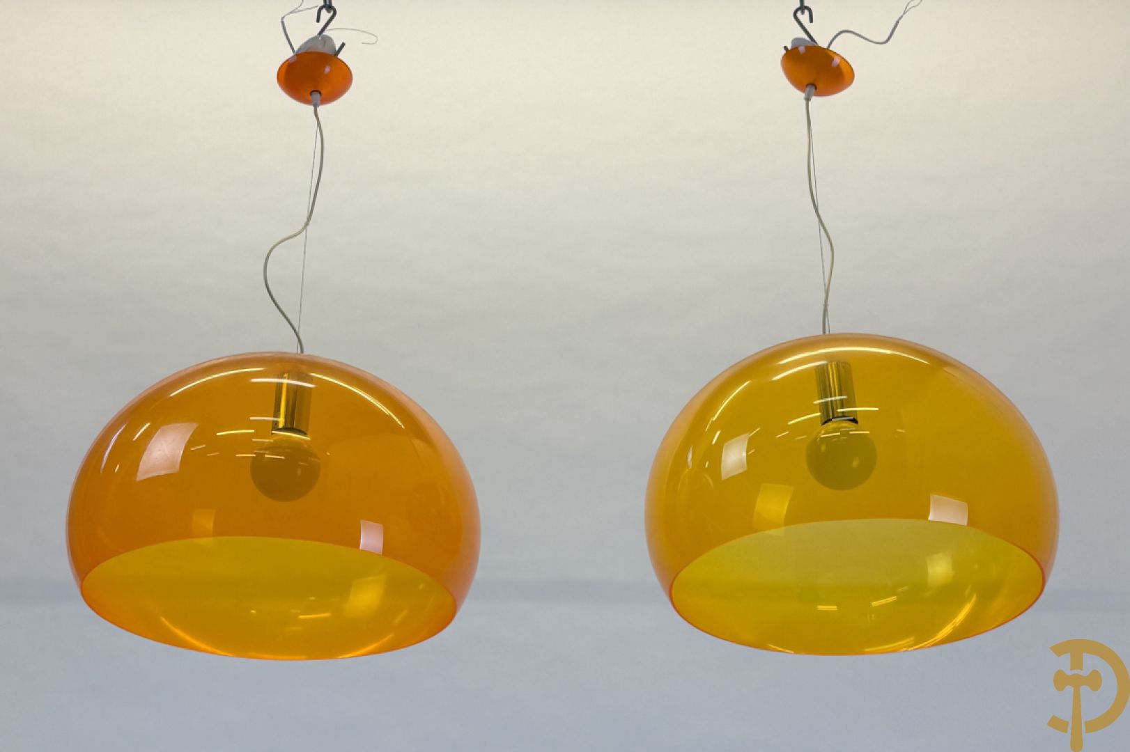 Paar vintage oranje plexi plafondlampen, Kartell, design Ferruccio-Laviani
