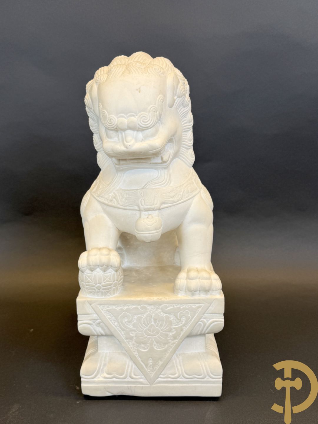 Paar handgesculpteerde marmeren fo-honden