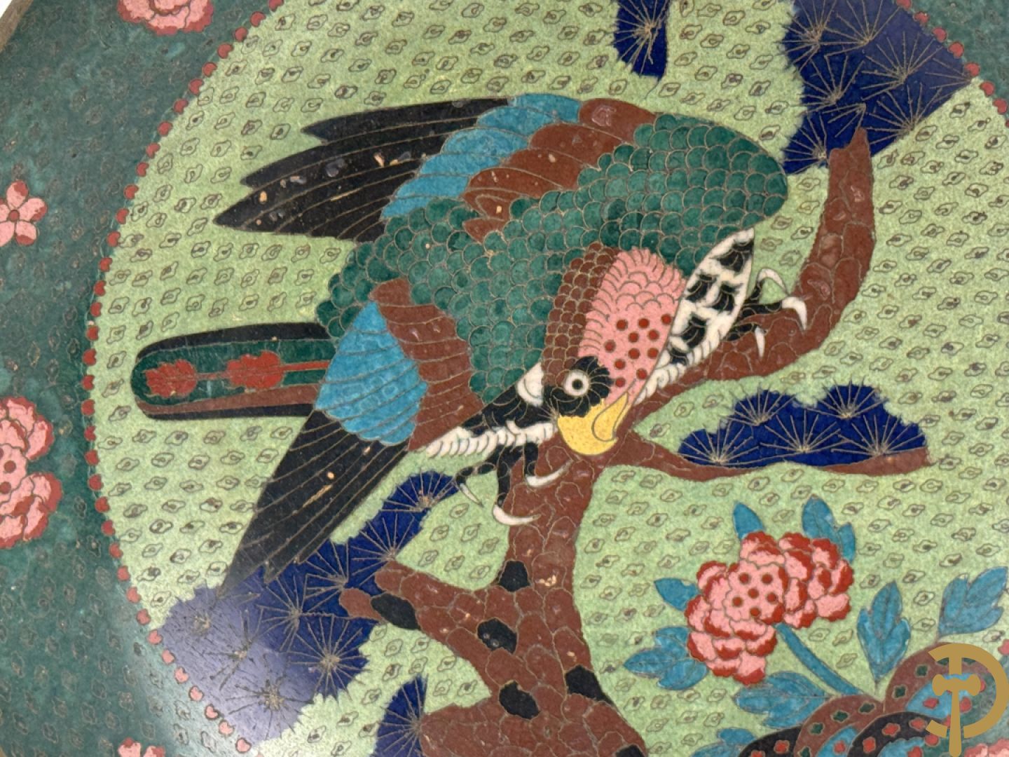 Twee cloisoné borden met vogel- en bloemendercor