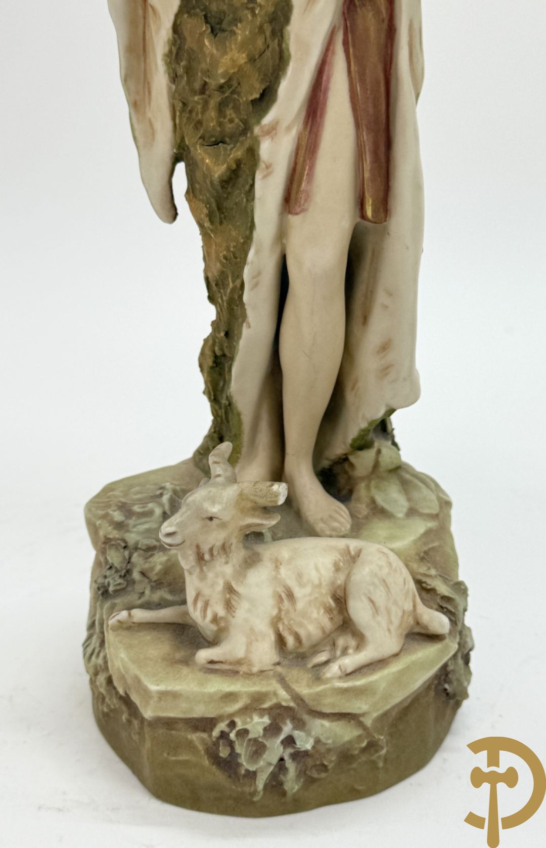 Herderspaar met ram in Royal Dux, onderaan gemerkt 351 en 352