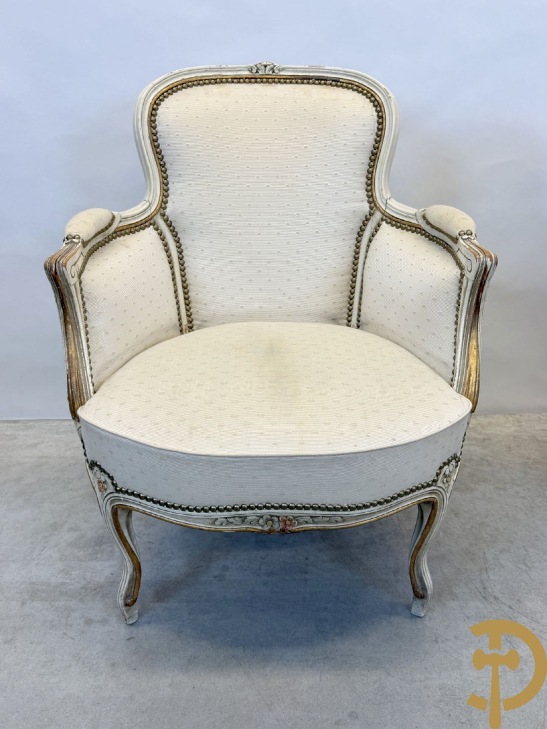 Paar wit gemonochromeerde Louis XV bergères