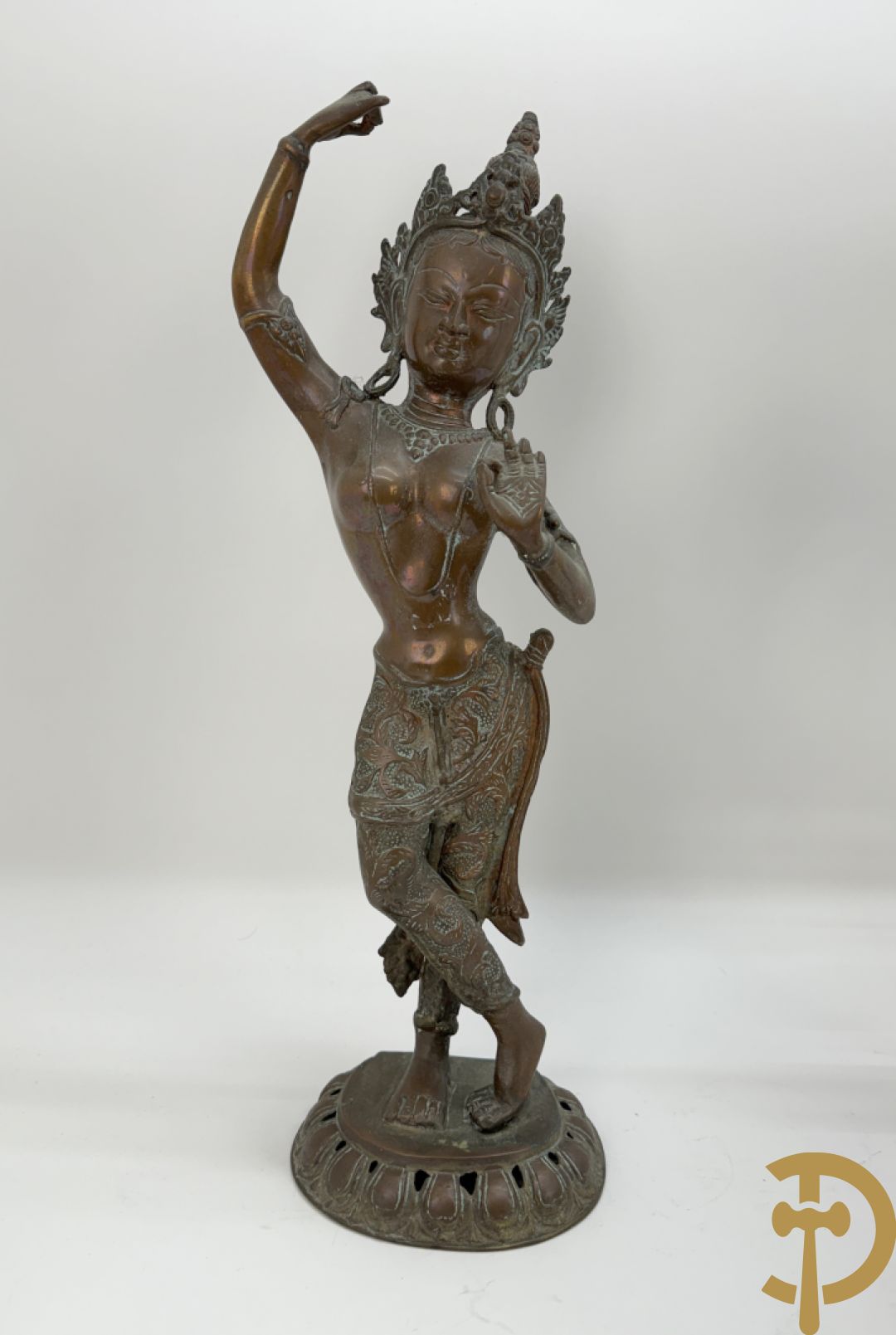 Bronzen dansende shiva + zittende bronzen boedhistische figuur + zittende boedhistische man met mand in zamak + bronzen boedhistisch boedhahoofd + bronzen shiva met 4 armen