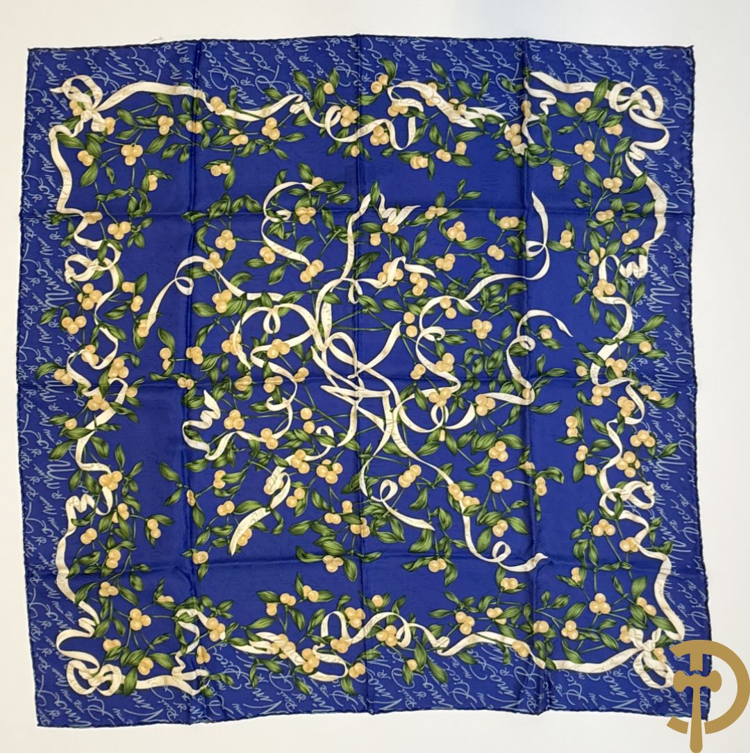 Vier foulards Nina Ricci (nooit gedragen komt uit winkel restant)