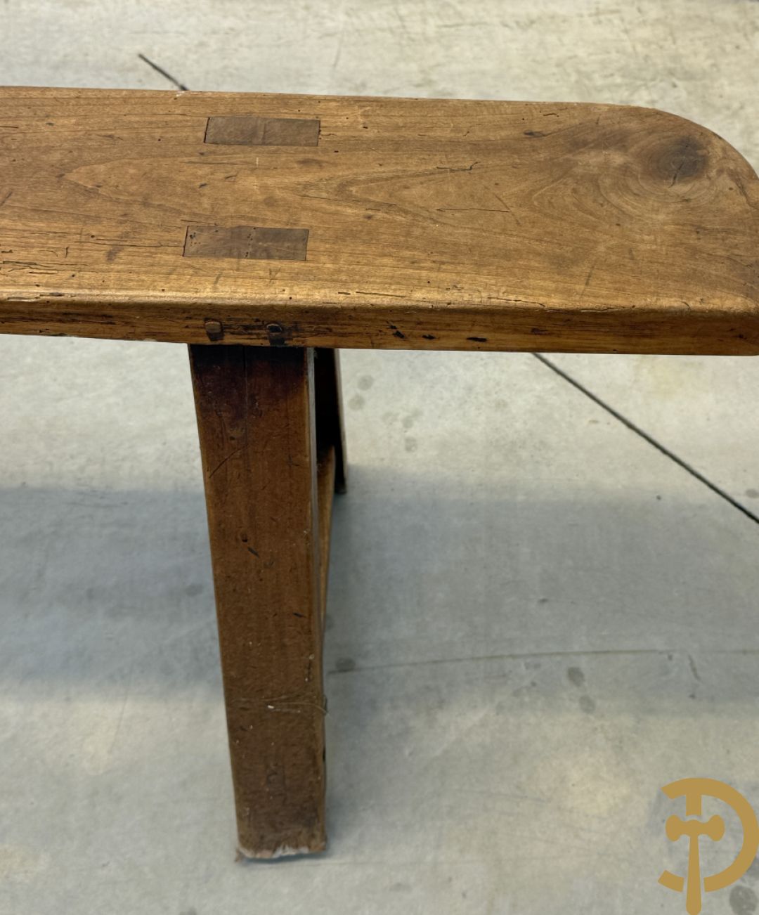 Paar lange eiken kloosterbanken