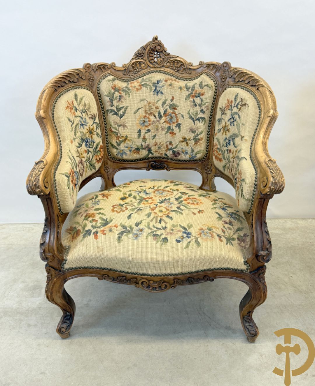 Paar armzetels bezet met petit points + 2 bijhorende stoelen