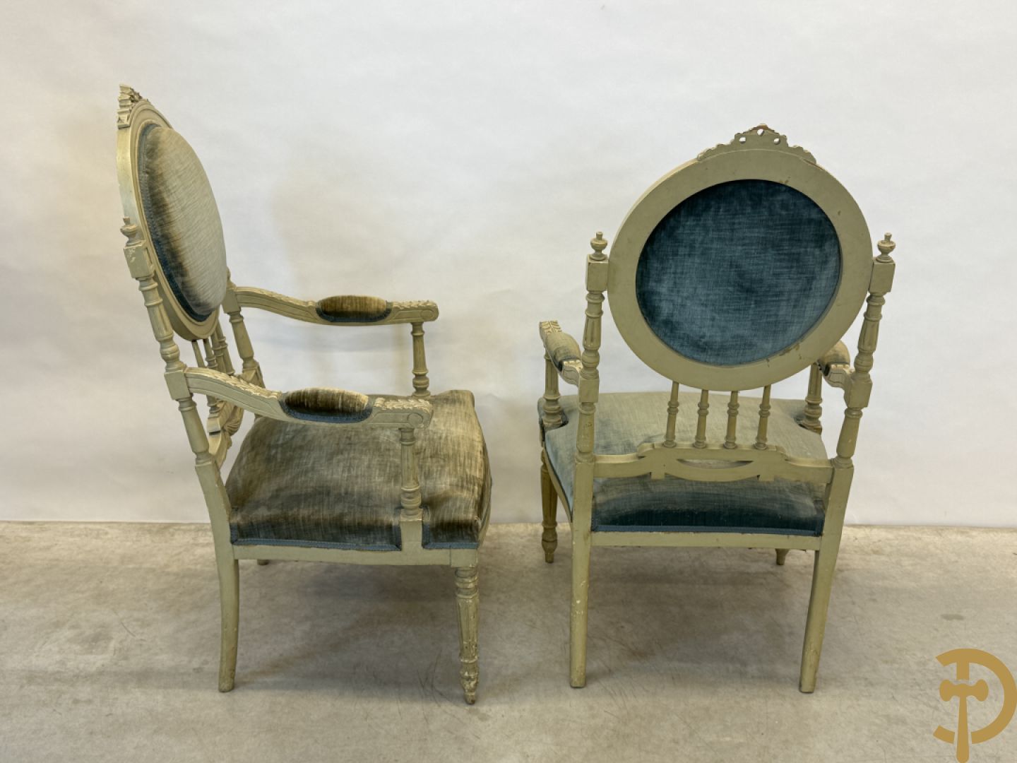 Louis XVI salonensemble bestaande uit canapé, 2 armzetels, 2 stoelen en salontafel