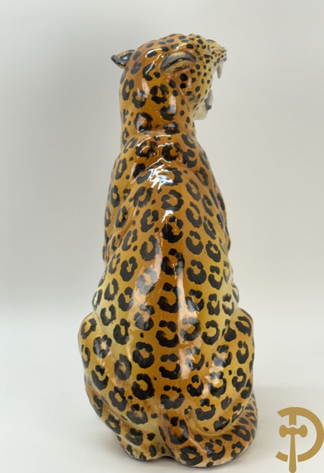 Vintage luipaard in meerkleurig geglazuurde faience met opengesperde bek