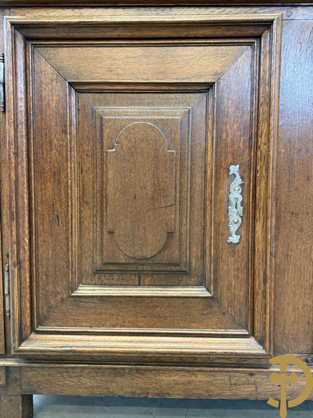 Massief eiken tweedeursdresse met 2 lades en panelen in de deuren, Louis XIII, 18e