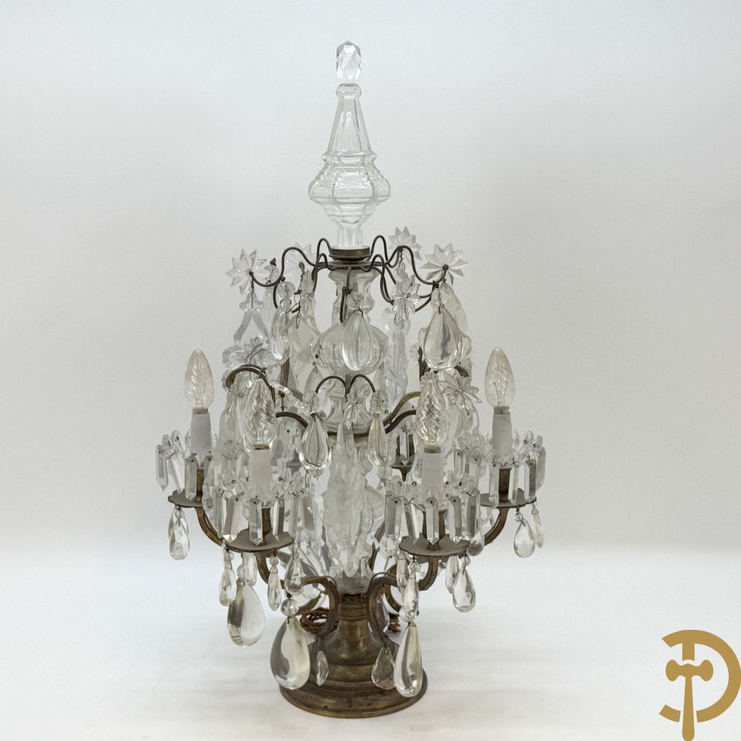 Kooperen girondole met 6 lichtpunten, bezet met kristallen bellen en bovenaan bekroond met pinakel