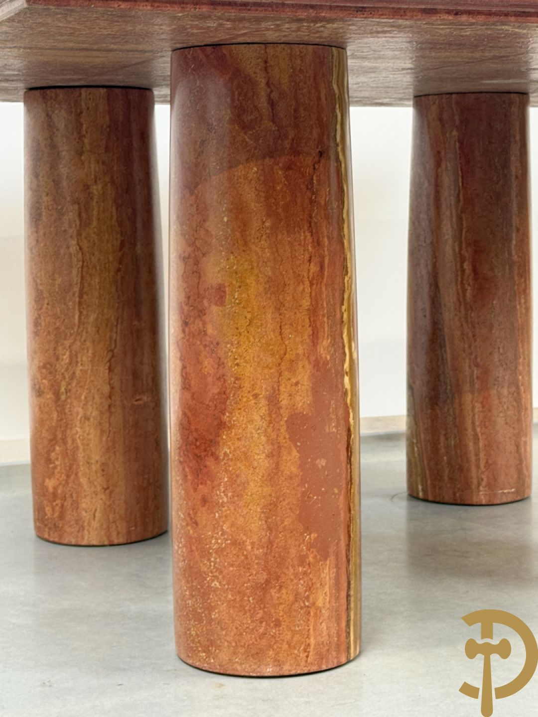 Geaderde marmeren Cassina tafel op 4 cilindervormige poten Mario Bellini