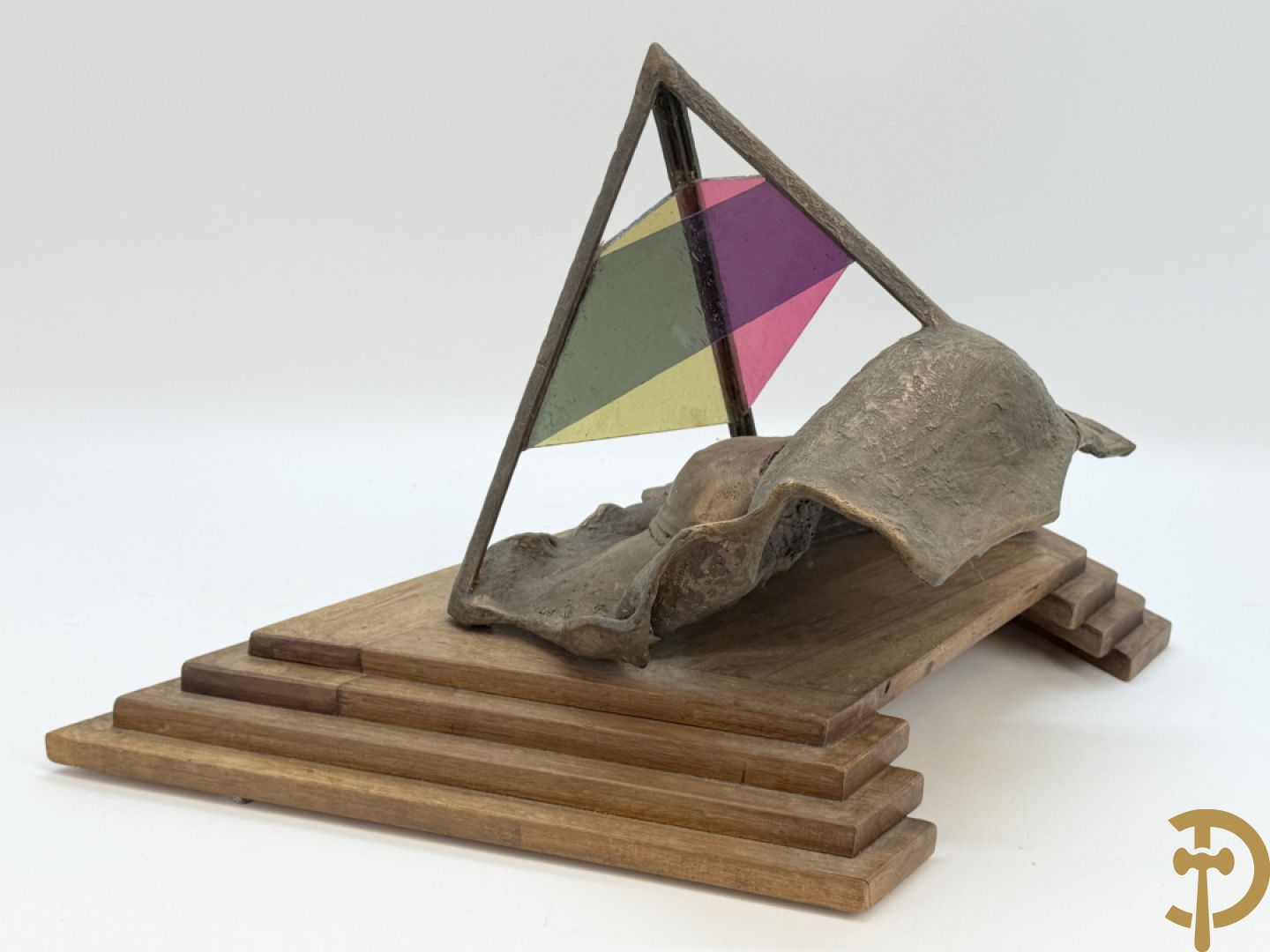 LAMPENS Mark - L.M. gemonogrammeerd Surrealistisch beeld van een damesbuste onder piramide