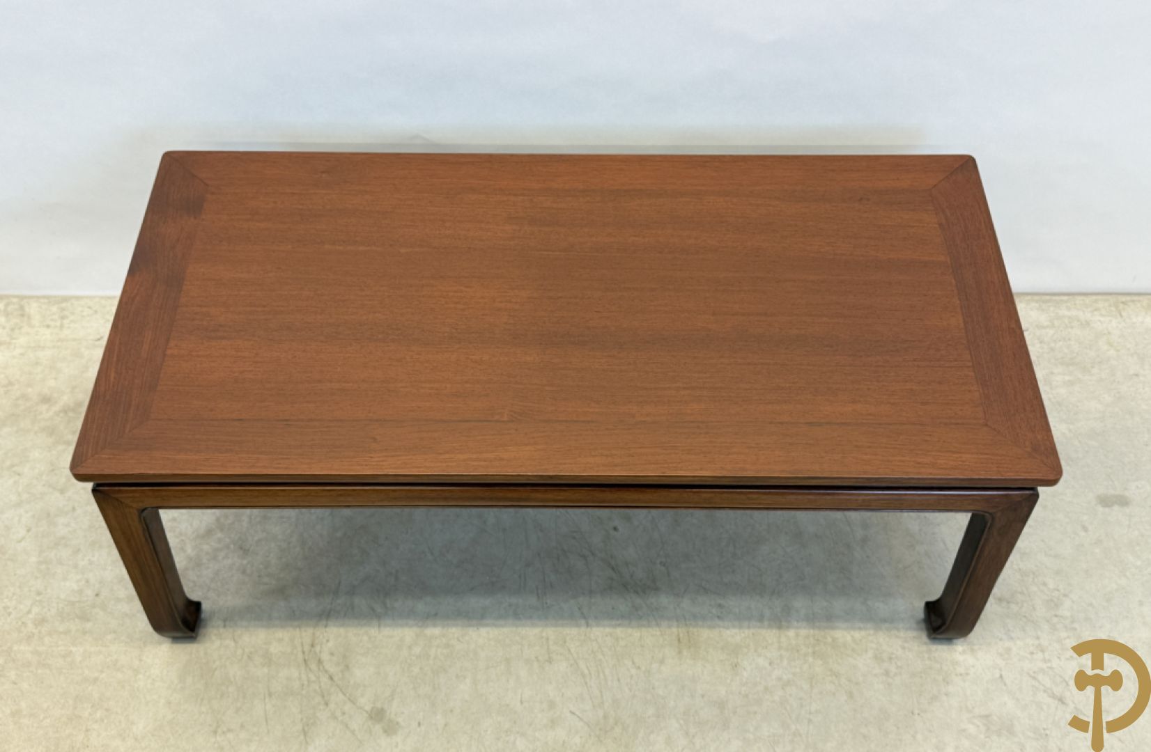 Twee hardhouten Chinese bijzettafels + salontafel