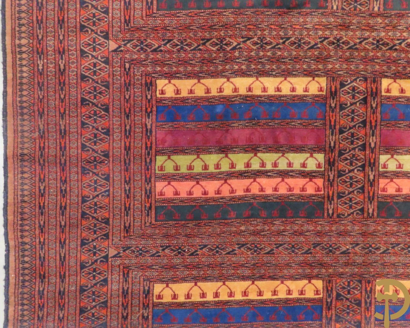 Oosters handgeknoopt tapijt