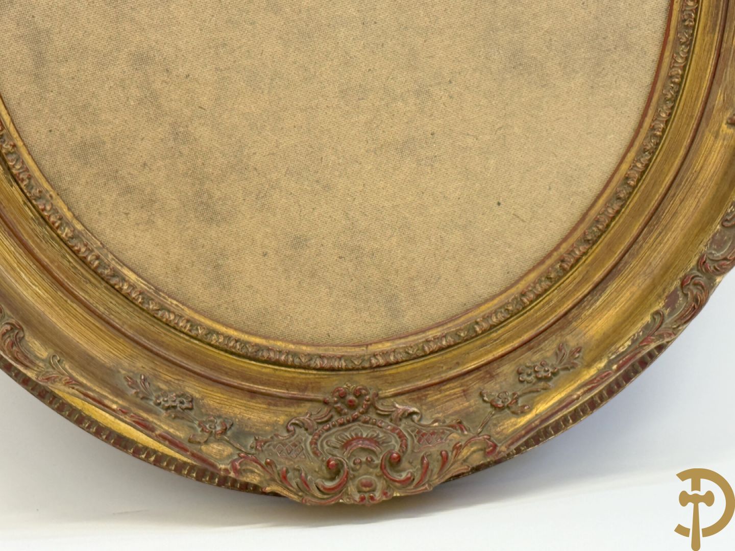 Twee ovale Louis XV lijsten (1 met spiegel en 1 met glas)