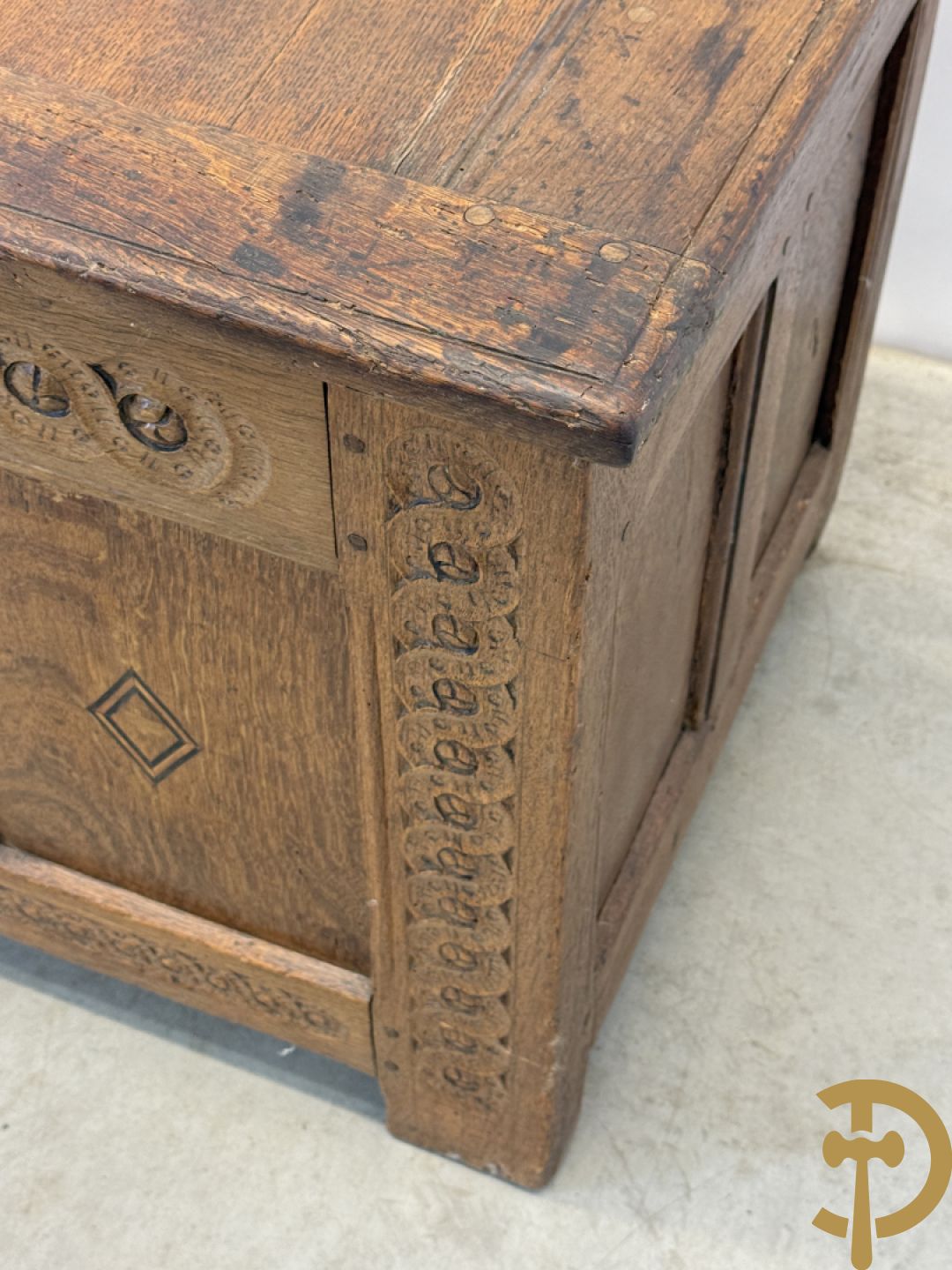 Massief eiken Engelse gesculpteerde panelenkoffer