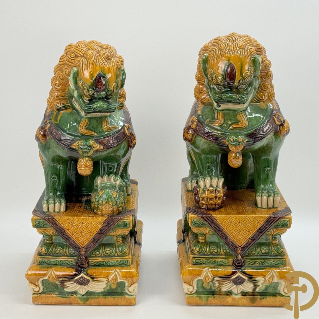 Paar Aziatische geglazuurde Aziatische fo-honden