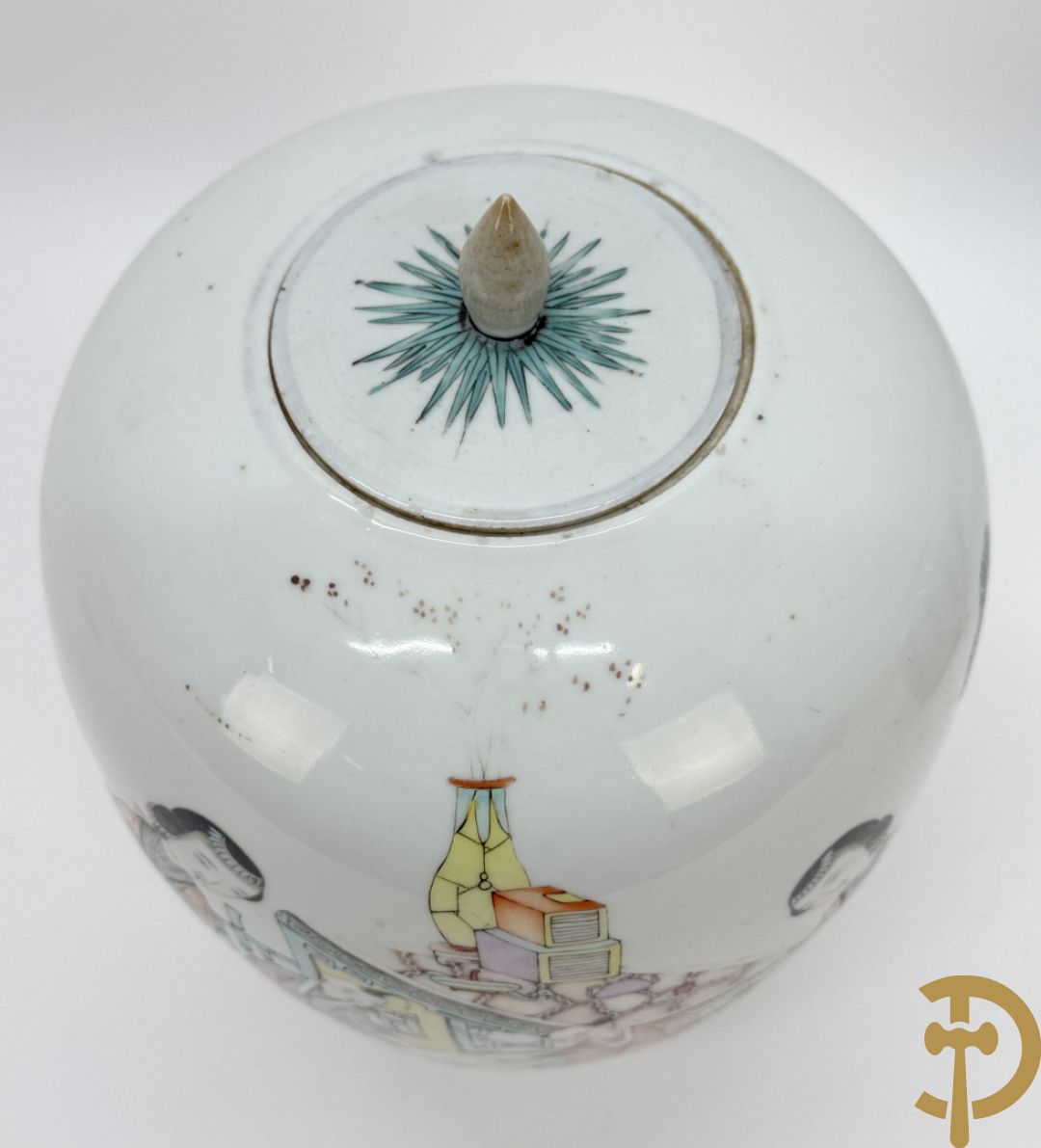 Chinese porseleinen cachepot met decor van dames en kind
