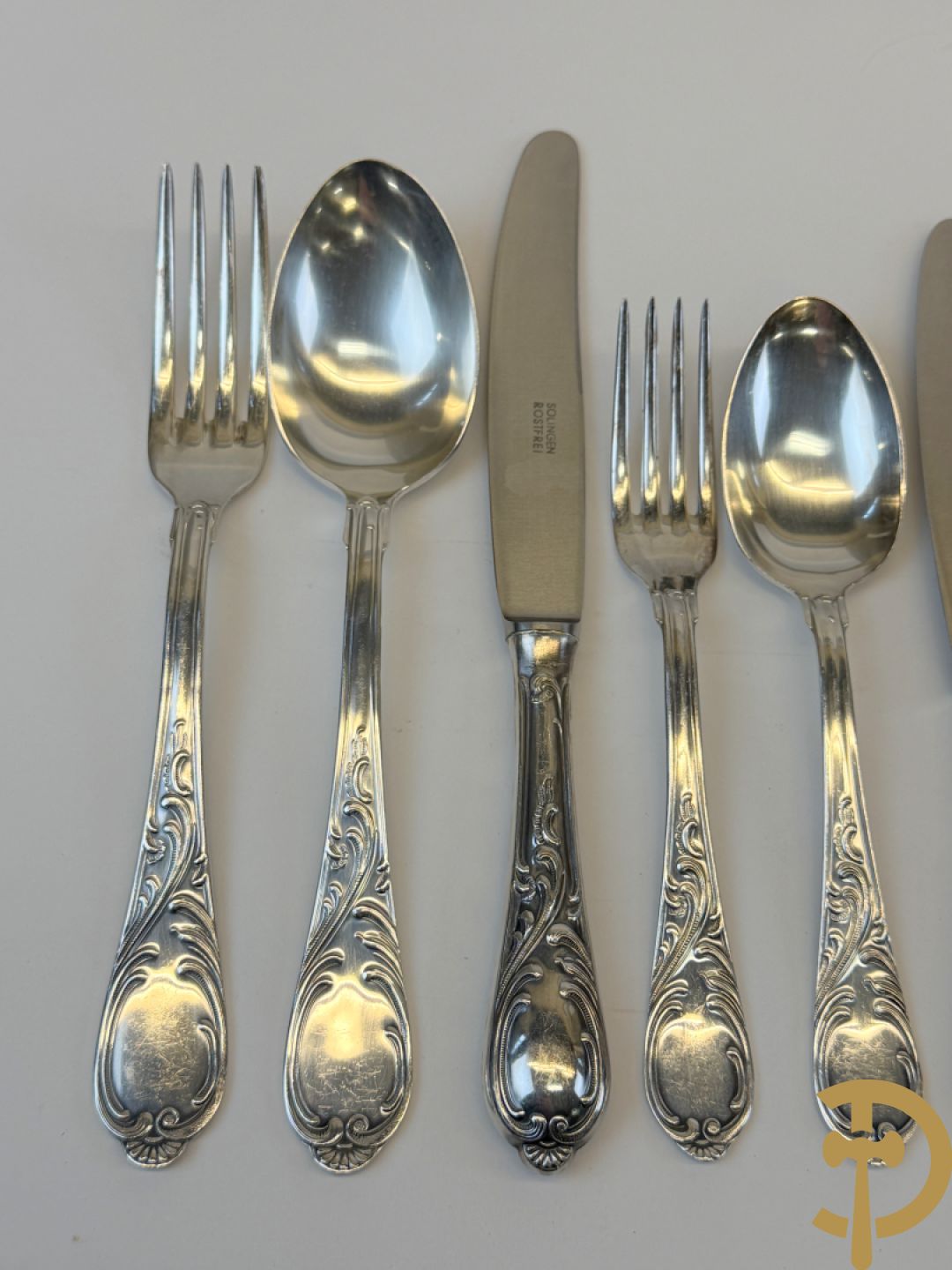 Verzilverd Louis XV bestek in schrijn : 10 reeksen en losse stukken