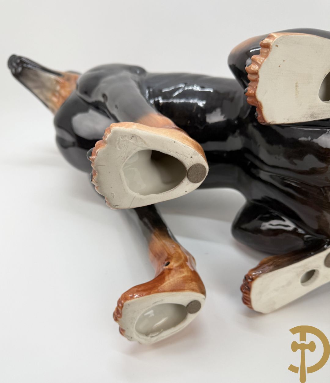 Dobberman in meerkleurige Italiaanse faience