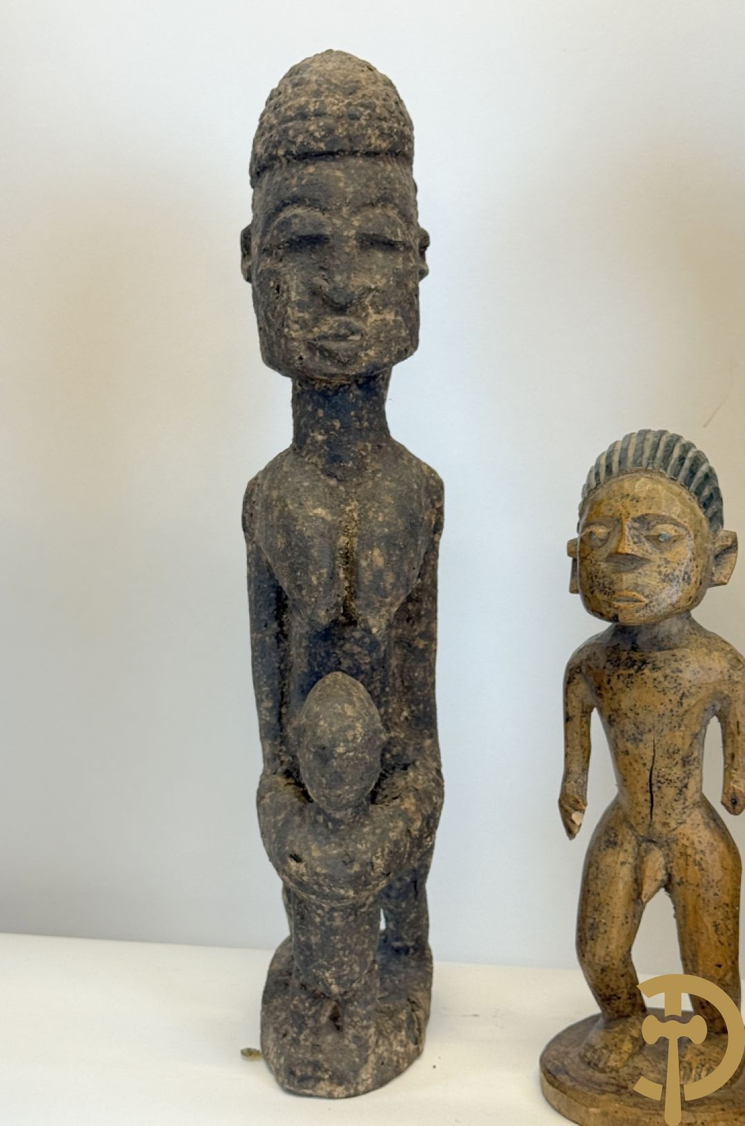 Afrikaanse sculpturen en maskers w.o. Sangye, Dogon, Lega