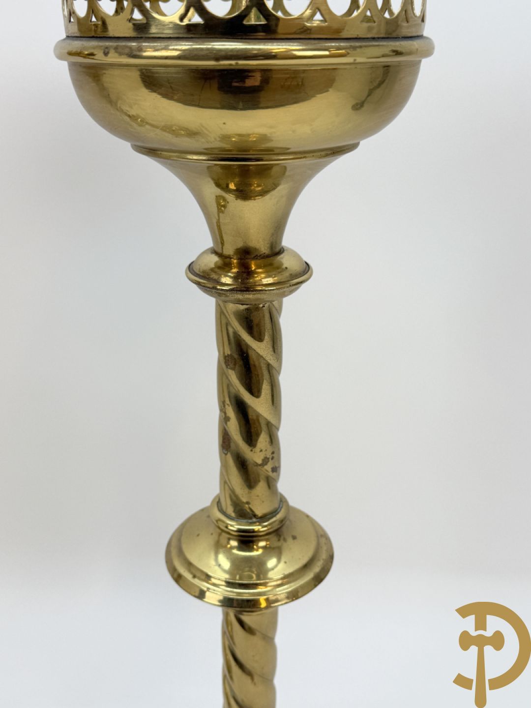 Paar koperen Neo Gotische kandelaars