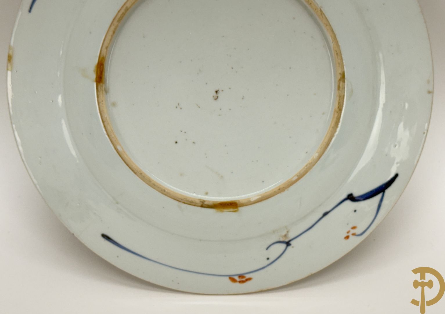 Twee Chinese porseleinen Imari bordjes, Kangxi + porseleinen bord met vogel- en bloemendecor Qian Long