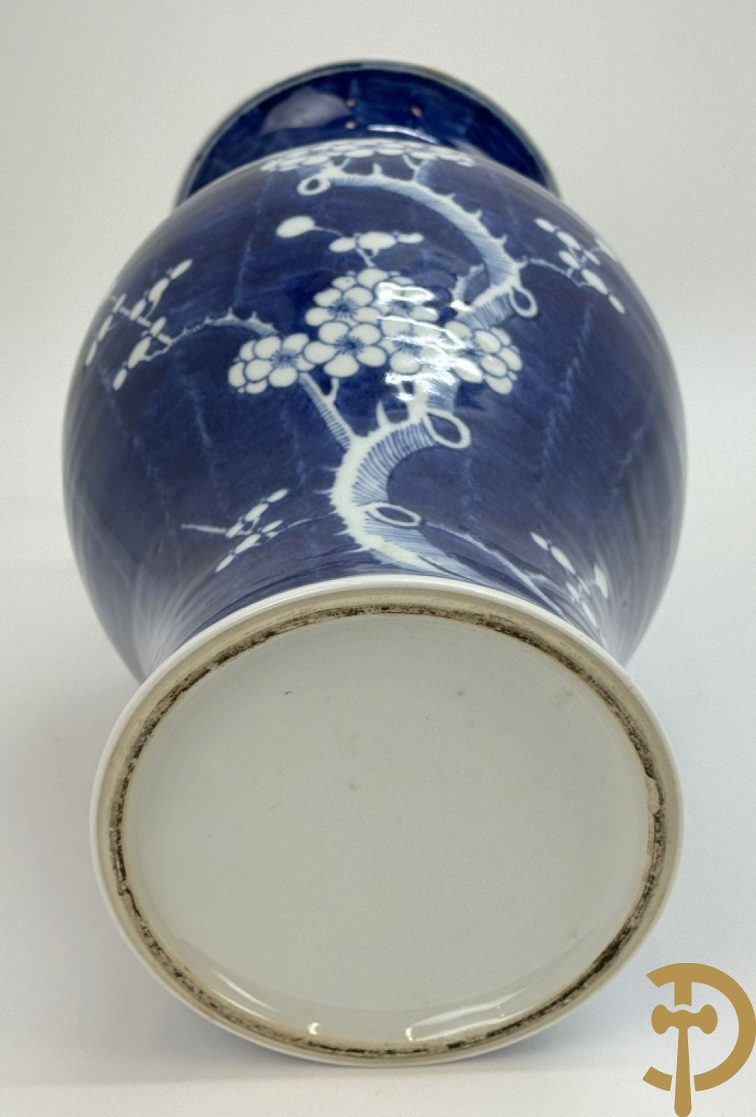 Chinese porseleinen blauw/wit vaas met decor van bloemen op tak