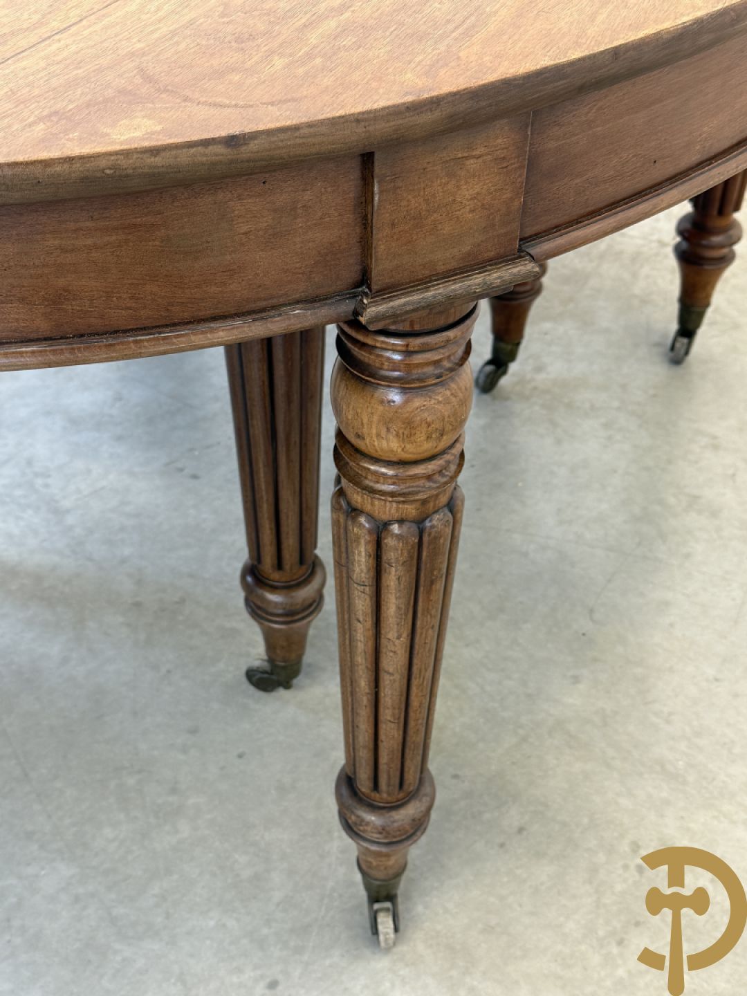 Mahoniehouten uittrekbare coulissetafel op 8 poten (met extra verlengstuk)