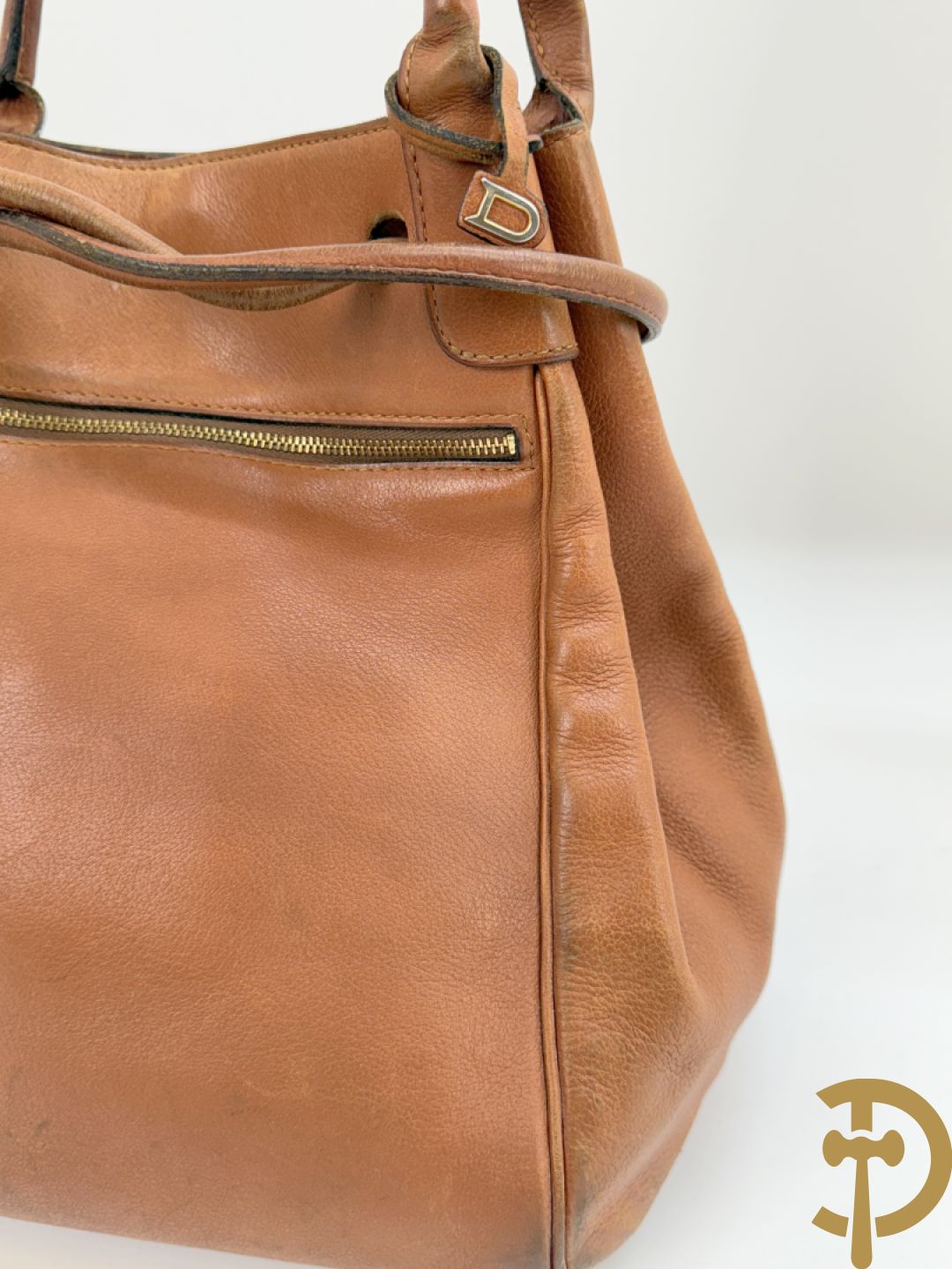 Bruin lederen handtas Delvaux + cognac lederen schoudertas Equivoque Delvaux