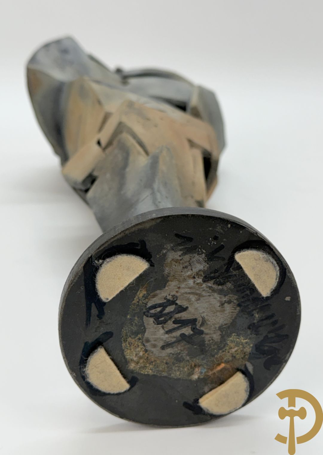 VANDEWEGE Rik getekend onderaan 8816 en 8817 - Twee moderne keramieken abstracte figuren