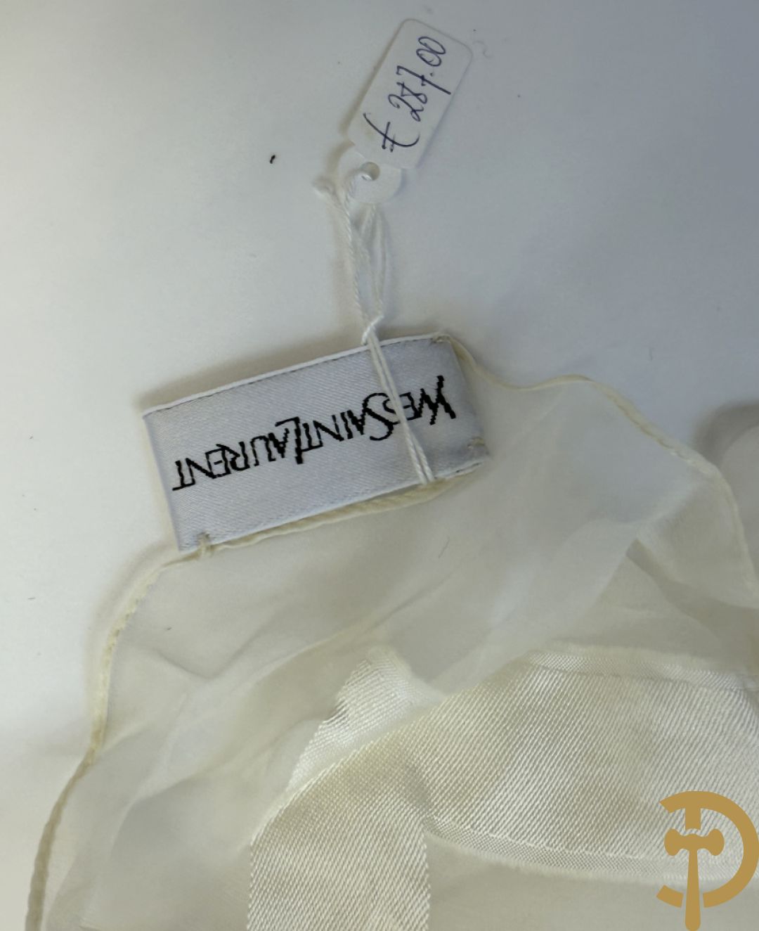 Vier foulards Yves Saint Laurent (nooit gedragen komt uit winkel restant)